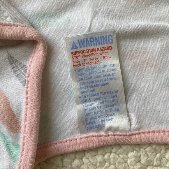 SwaddleMe Velcro Baby Swaddle (White/Pink/Gray/Mint) - Picture 7 of 15